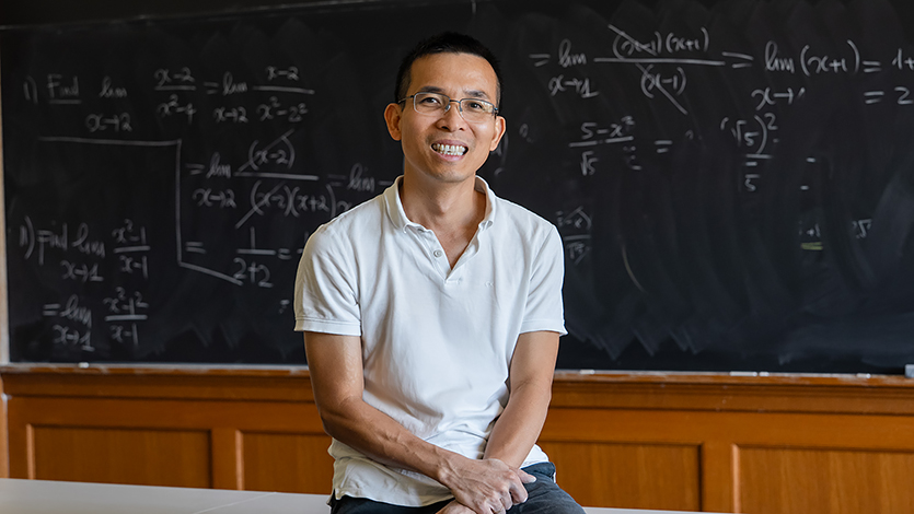 Image of Associate Professor Dr. Duy Nguyen in a classroom.