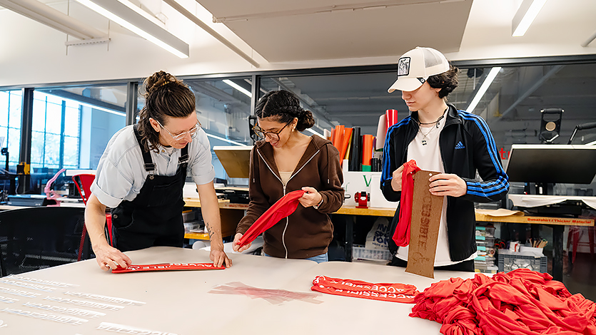 Image of Ais Oisín working with students in the Maker Lab.