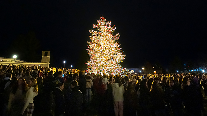 The Marist community gathers at the 2024 Holiday Tree lighting. Photo by Carlo de Jesus/Marist University.