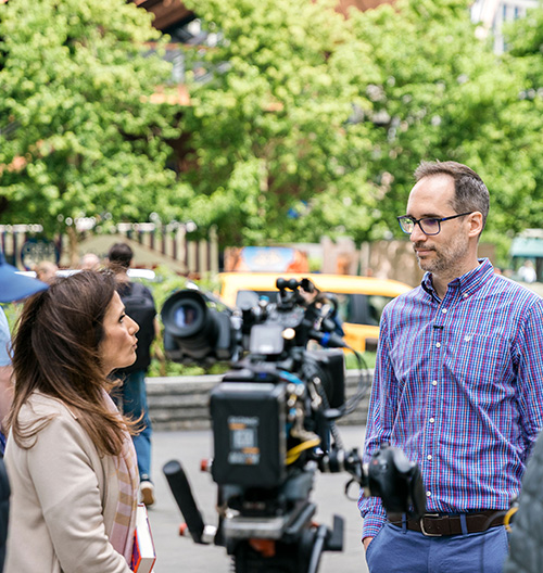 Image of Leander Schaerlaeckens being interviewed.
