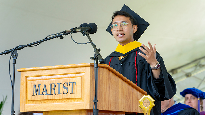 Image of Tenzin Tsundu delivering the Valedictory Address