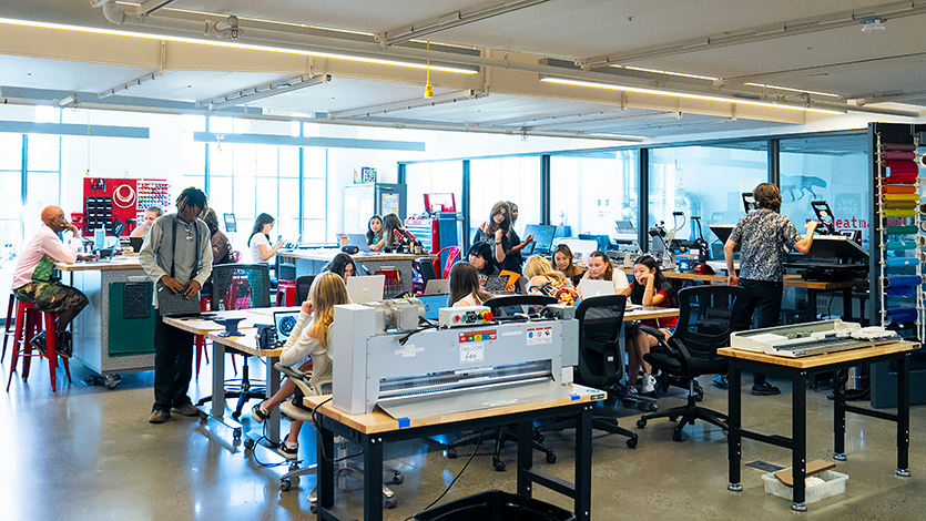 Image of summer pre-college students in the Maker Lab.
