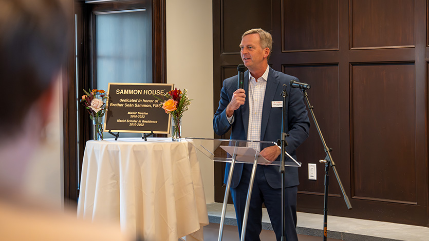 Image of President Kevin Weinman speaks at the dedication of Sammon House. Photo by Benson Delaney ’27/Marist University.