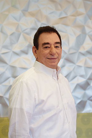 Dr. Schleifer received his MD and PhD in pharmacology from the University of Virginia